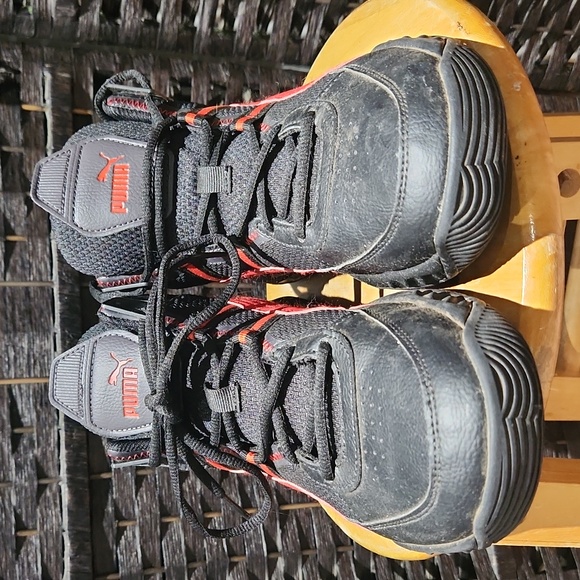 Puma red n balck high tops - Picture 2 of 8